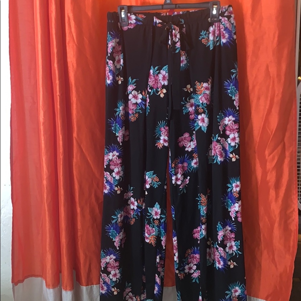 Flowered set - Picture 2 of 3